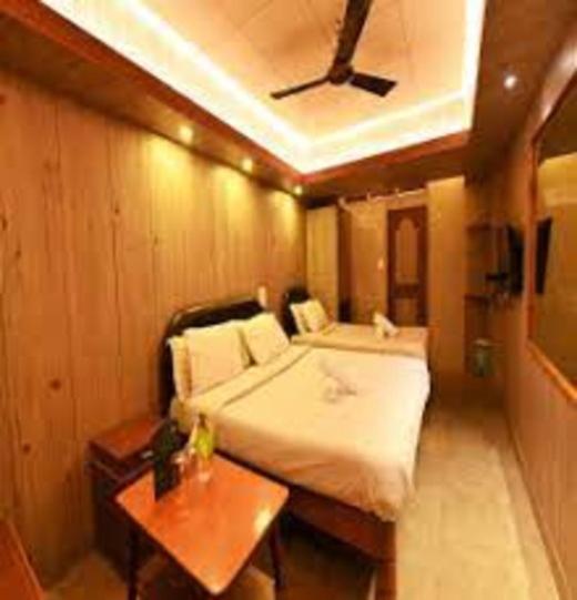 Baba Tourist Lodge Shillong Exteriör bild