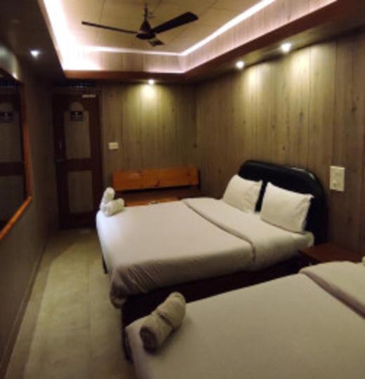 Baba Tourist Lodge Shillong Exteriör bild
