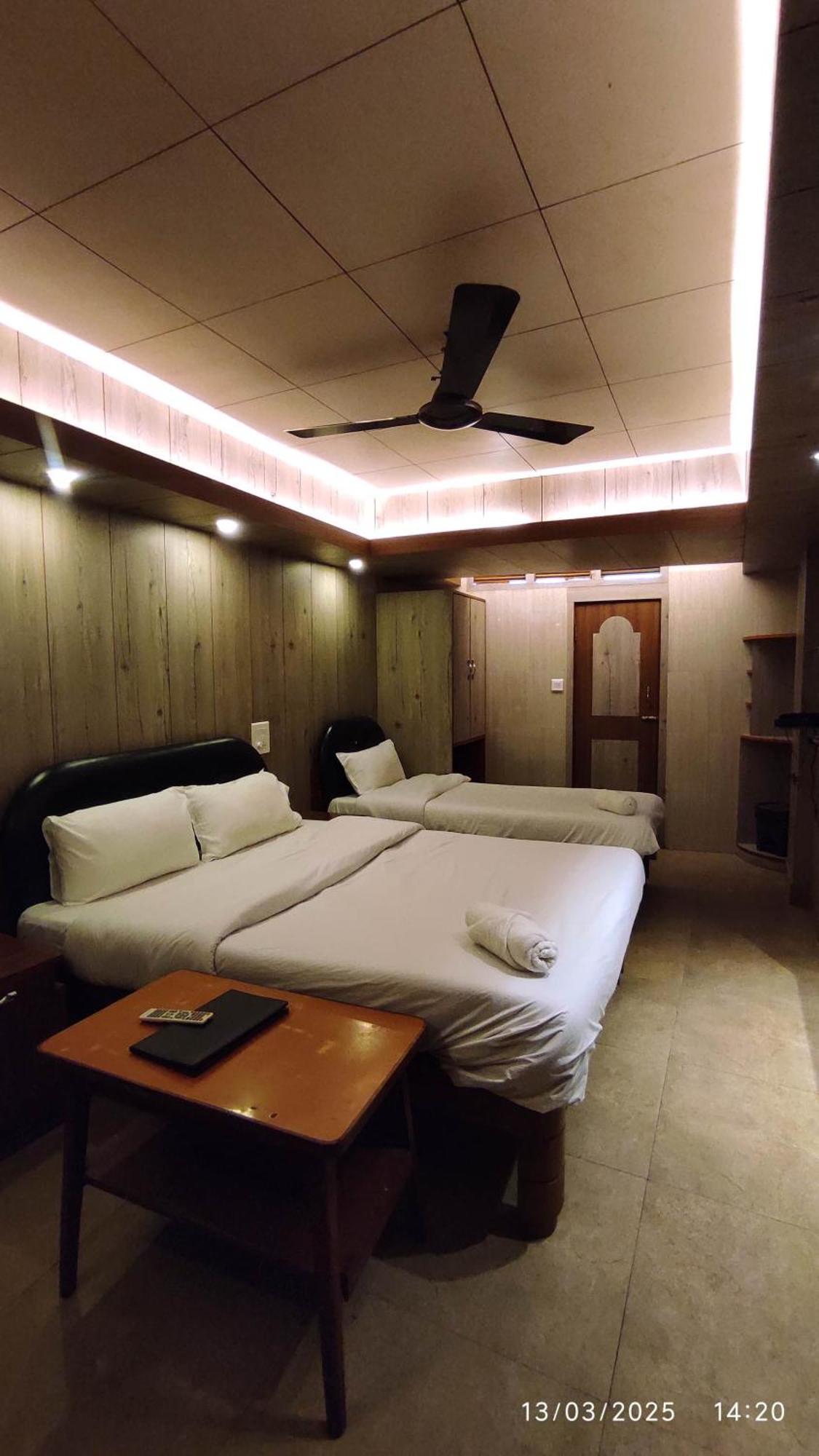 Baba Tourist Lodge Shillong Exteriör bild