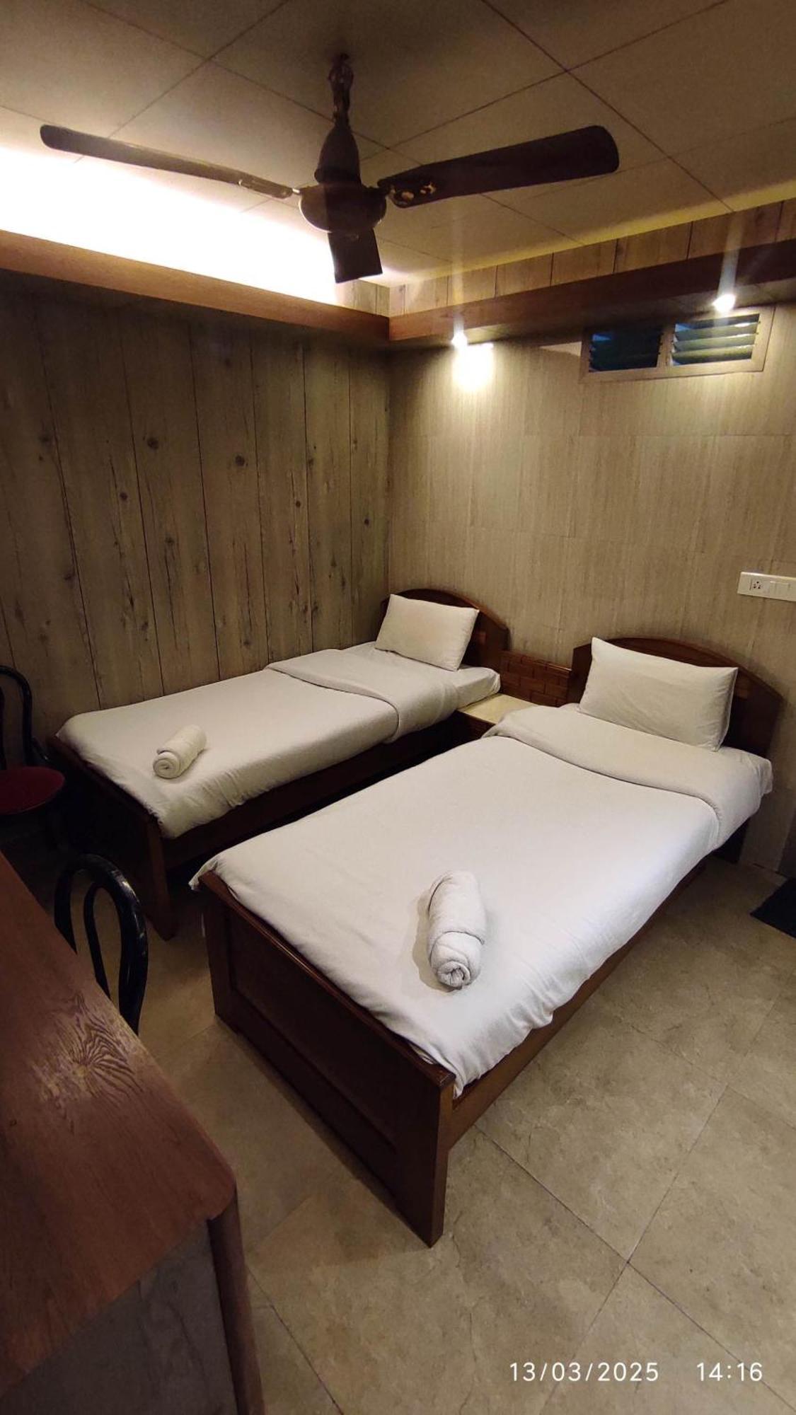 Baba Tourist Lodge Shillong Exteriör bild