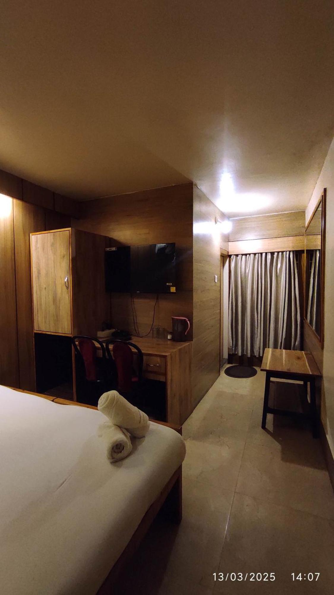 Baba Tourist Lodge Shillong Exteriör bild