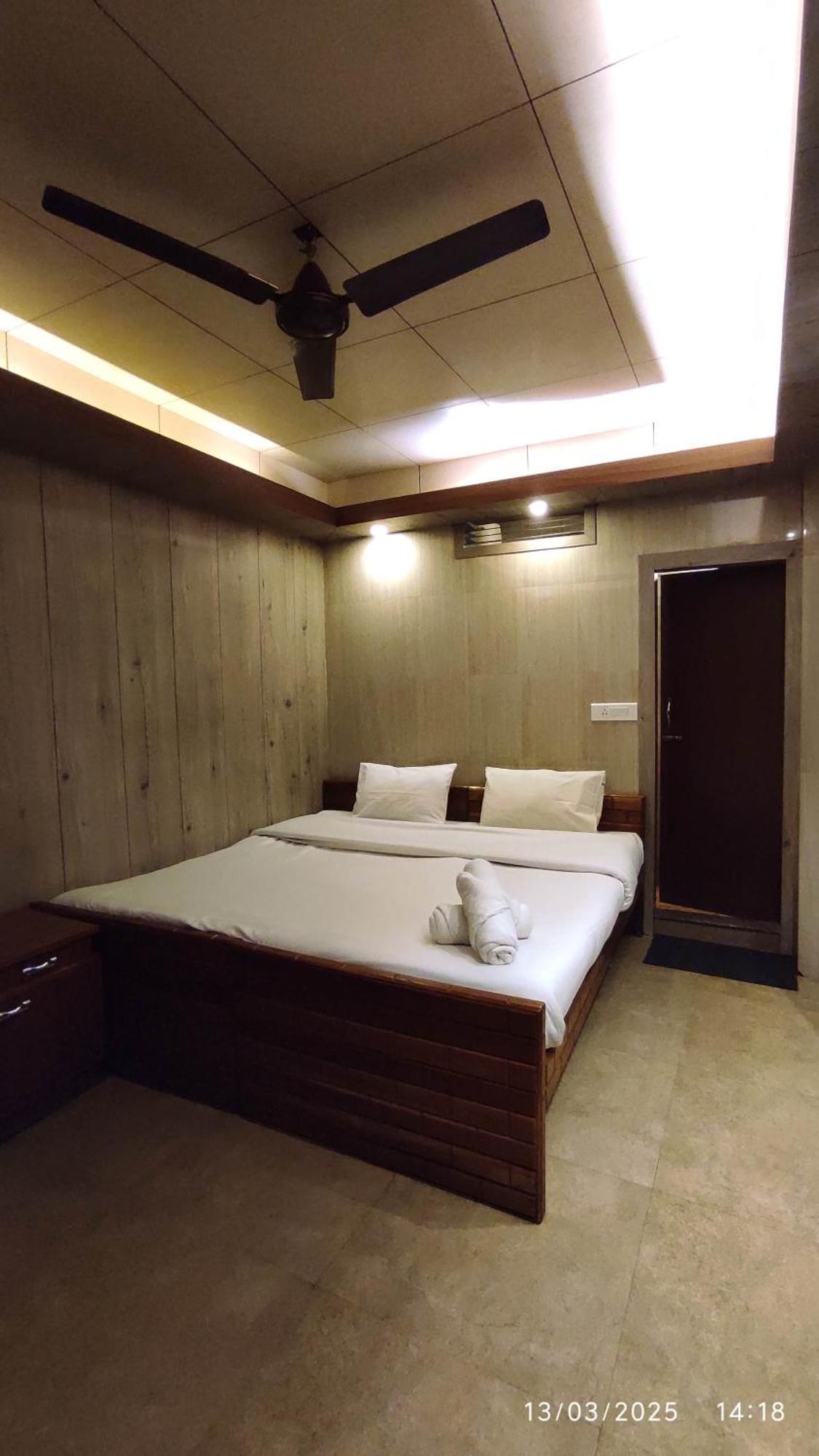 Baba Tourist Lodge Shillong Exteriör bild