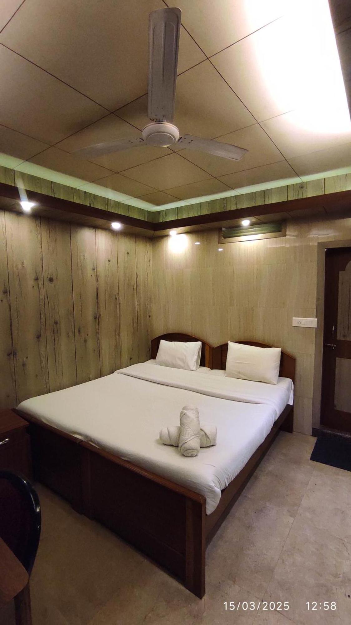 Baba Tourist Lodge Shillong Exteriör bild